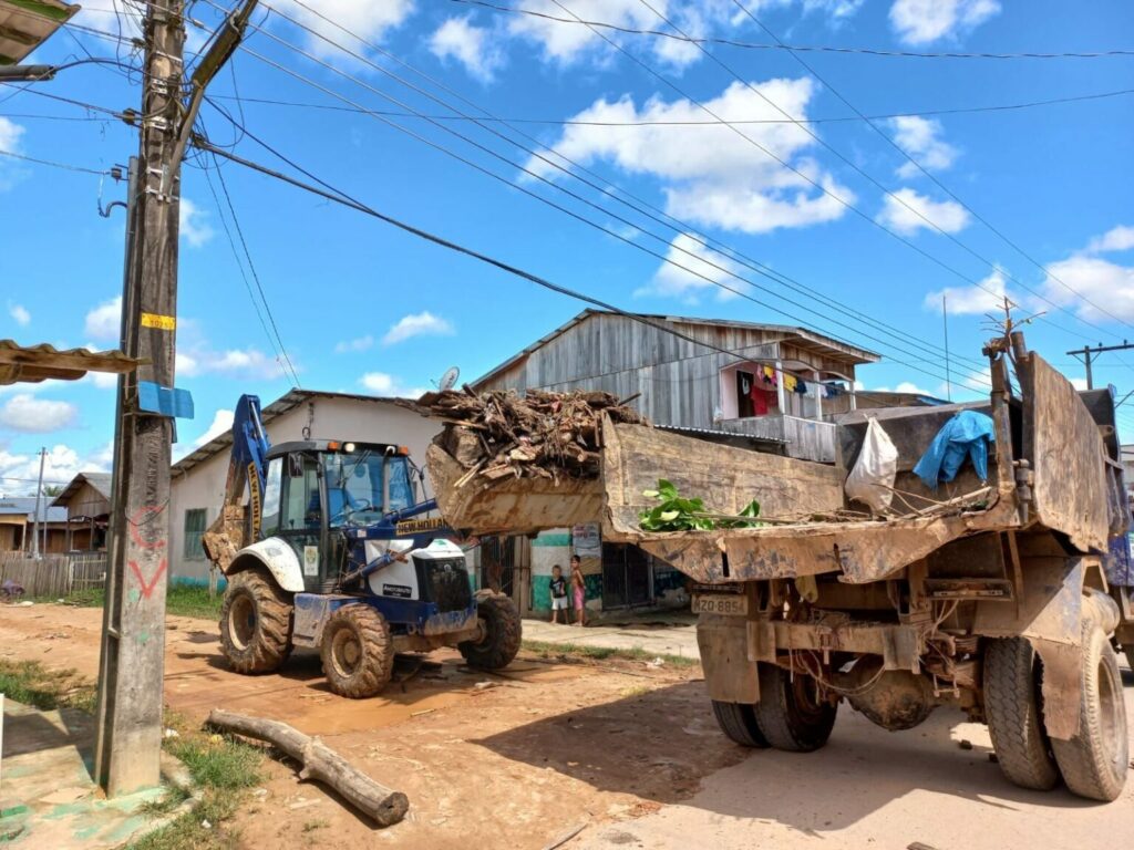 Governo e Prefeitura de Tarauacá começam operação de limpeza dos bairros atingidos pela alagação
