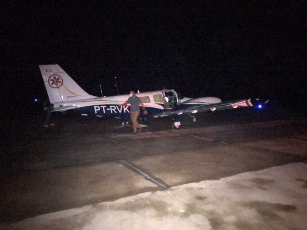 Após parceria entre Estado e Prefeitura para recuperar aeródromo, avião faz pouso noturno em Porto Walter para resgatar criança