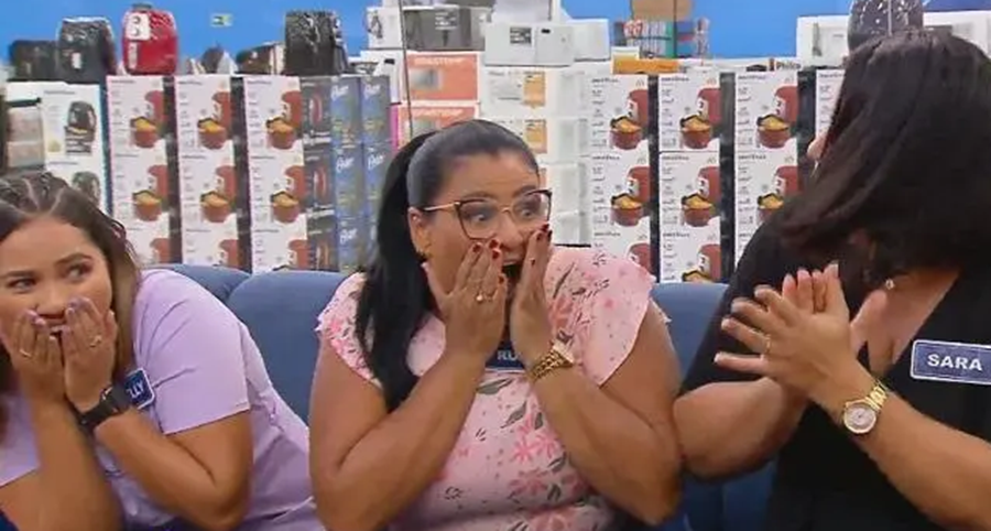 Família acreana que teve casa invadida ganha R$ 80 mil em produtos no programa Domingo Legal do SBT