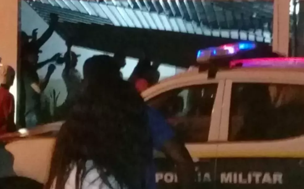 Após MP recorrer e Justiça anular julgamento, acusados de invadir delegacia e matar preso voltam a passar por júri no Acre