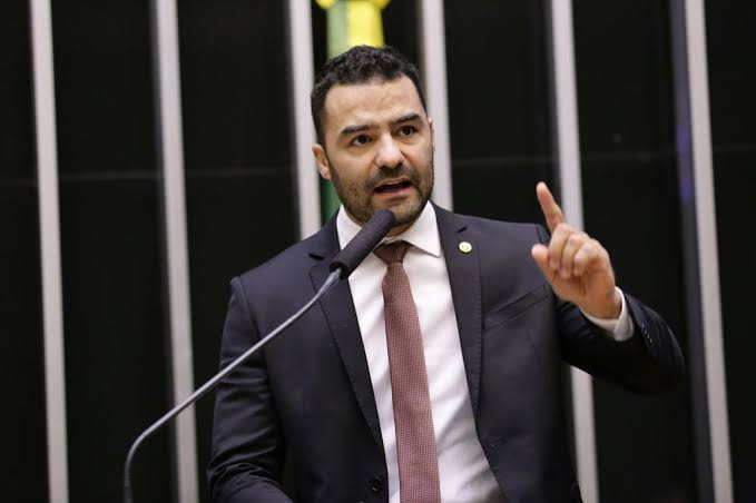 Após escândalo de áudios, Arthur do Val renuncia a cargo de deputado
