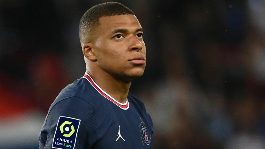 Mbappé rejeita oferta do Real Madrid e deve permanecer no PSG