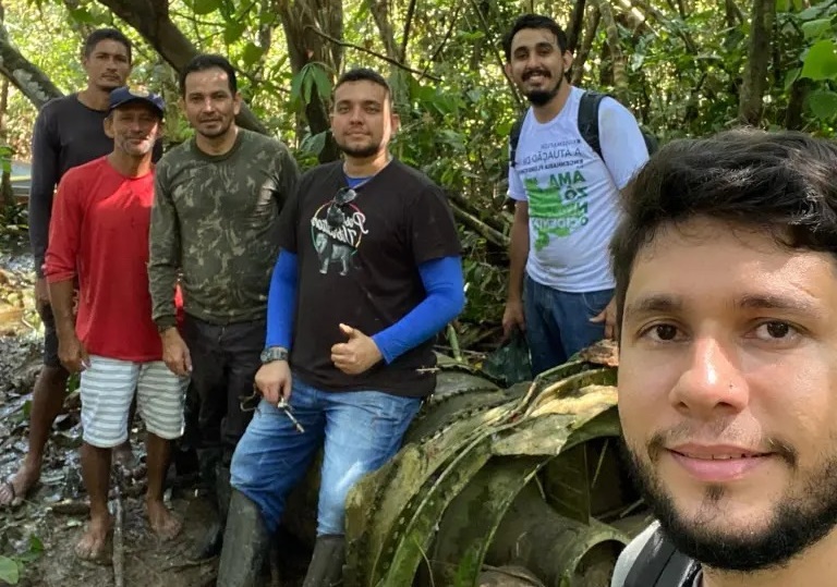 Acreano apaixonado por aviação visita destroços do Boeing 737 que caiu em Mâncio Lima no ano de 1992