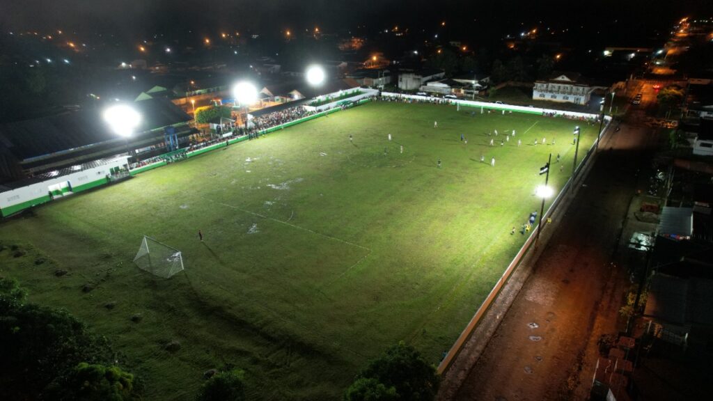 Prefeito Jailson Amorim entrega estádio revitalizado à população de Rodrigues Alves