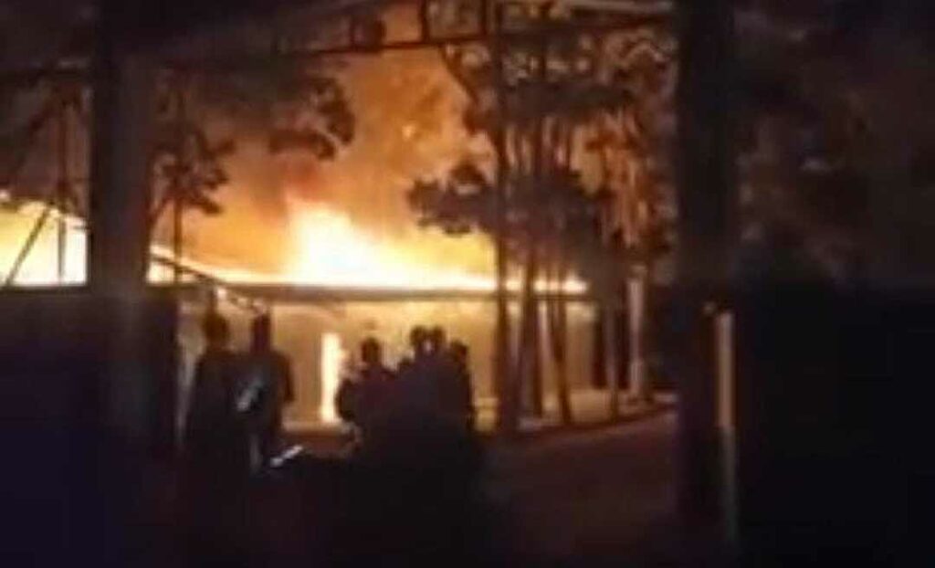 Incêndio destrói parte da sede de fábrica de água envasada no interior do Acre