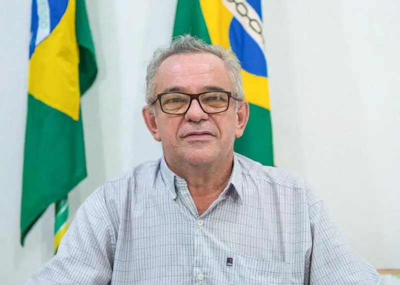 Prefeito de Plácido de Castro é multado em mais de R$ 5 mil pelo TCE por irregularidades na prestação de contas