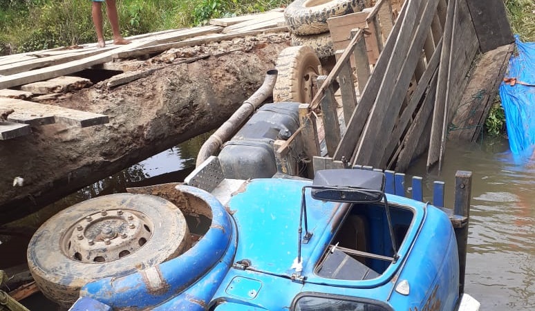 Vídeo: Ponte quebra no momento em que caminhão fazia travessia no Ramal 2