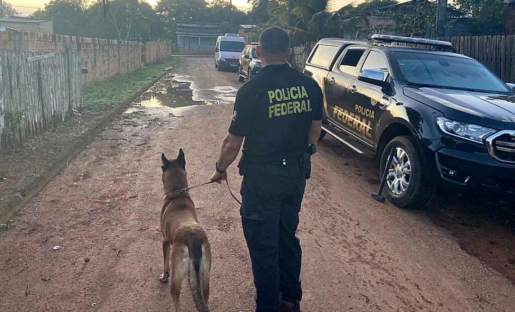Operação cumpre 28 mandados e prende líderes de facção criminosa na fronteira com a Bolívia
