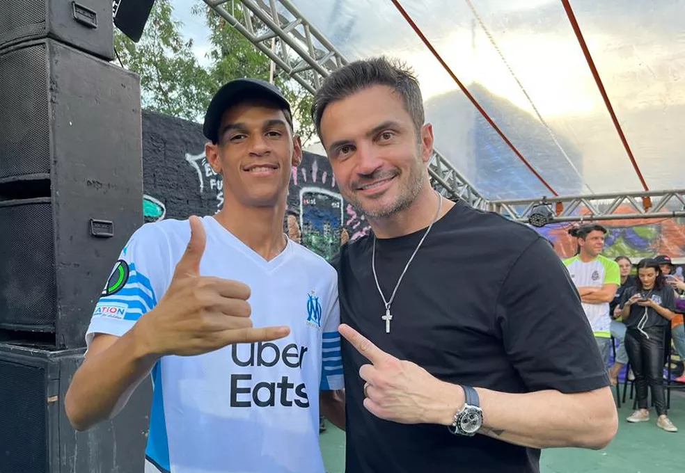 Falcão fecha contrato para agenciar Luva de Pedreiro