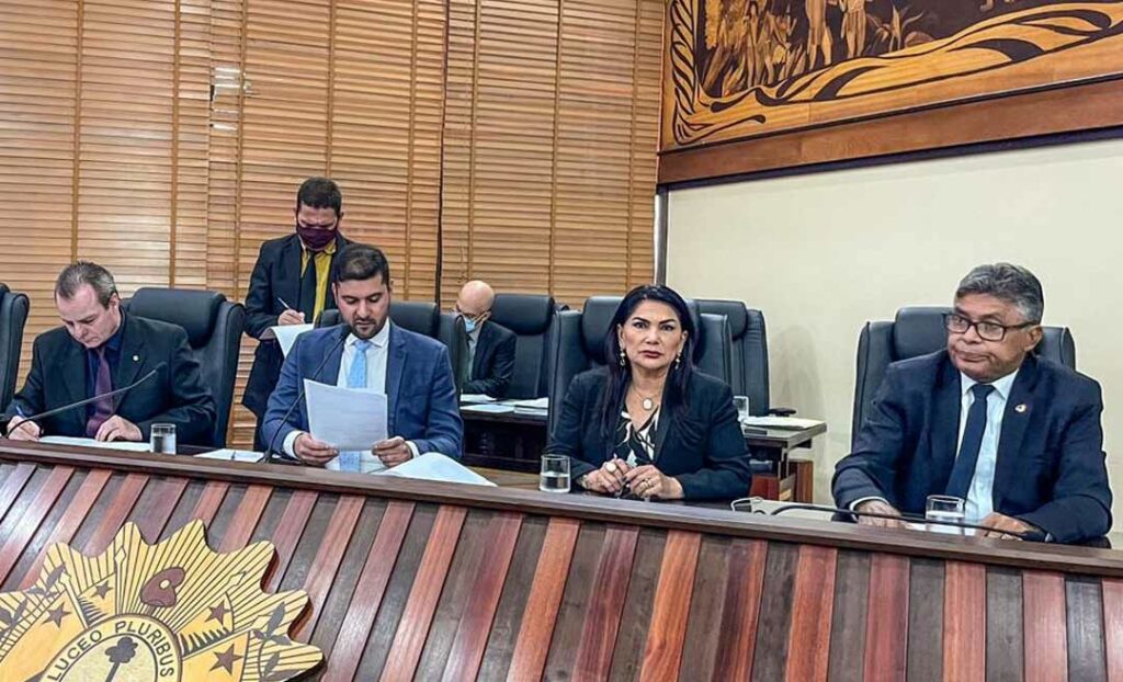 Deputados aprovam LDO que prevê Orçamento para 2023 de quase R$ 8,4 bilhões