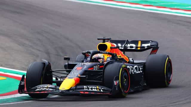 Verstappen recupera, vence na Hungria e é cada vez mais líder