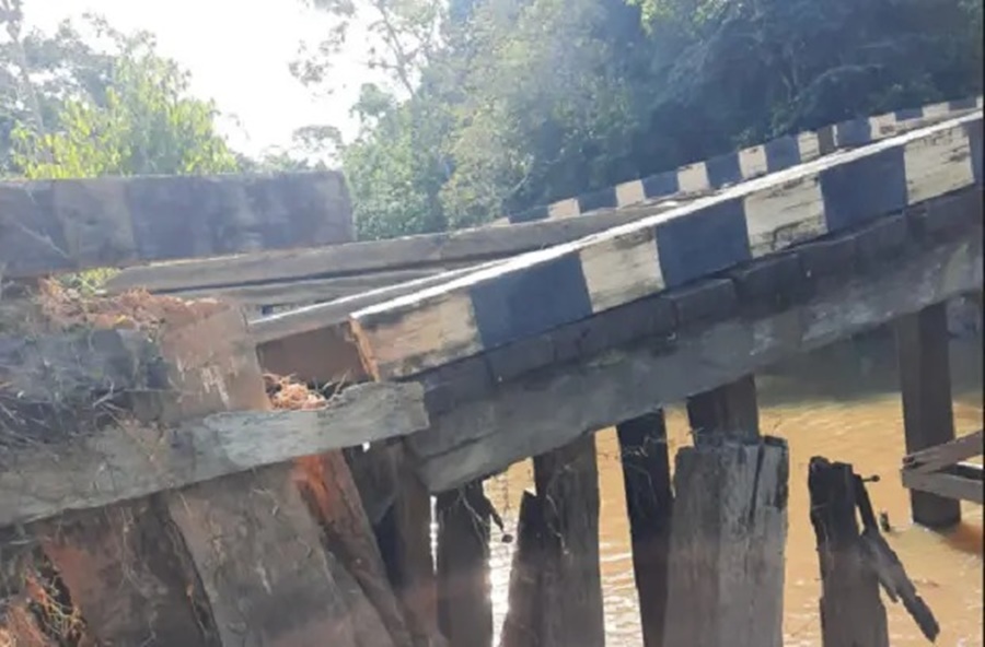 Descaso: Em Mâncio Lima, ponte do Ramal dos Caetanos desaba e deixa mais de 300 famílias isoladas