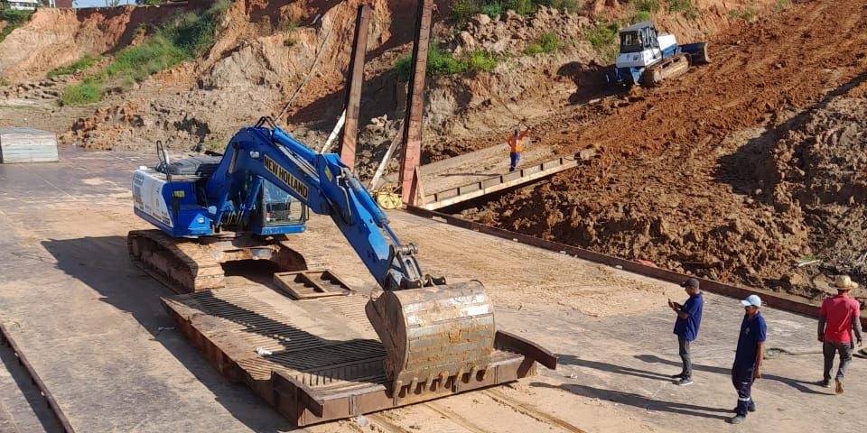 Deracre executa manutenção da rampa de acesso do porto de Cruzeiro do Sul