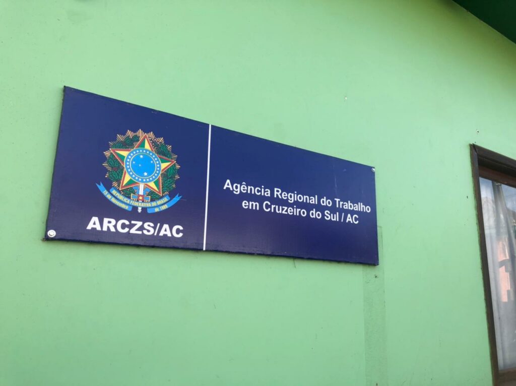Três meses após furto, funcionários da Agência do Trabalho em Cruzeiro do Sul continuam sem ar-condicionado