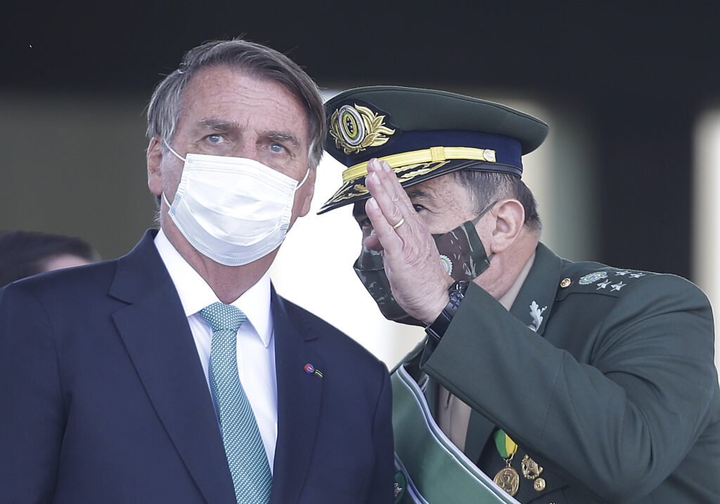 Em reunião ministerial, militares atacam o TSE e defendem auditoria