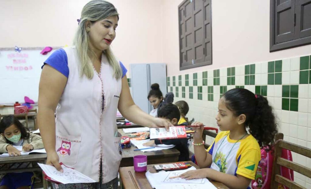 Governo do Acre convoca professores aprovados em processo seletivo para assinatura de contratos