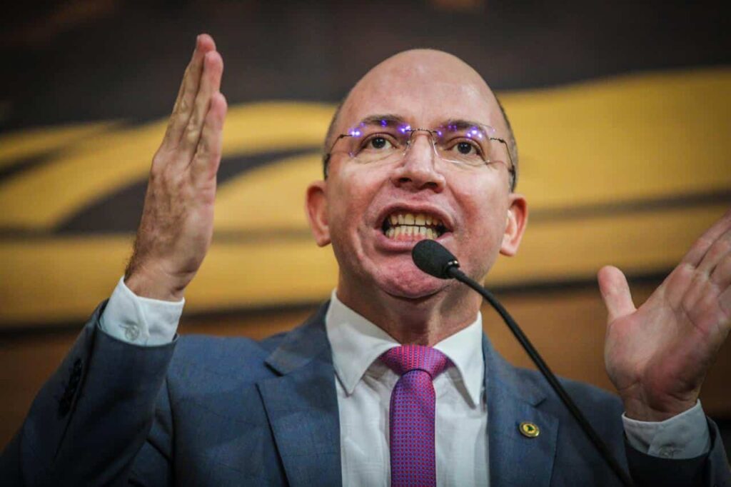 Após reajuste de diárias, deputado elogia governador e ‘alfineta’ oposição: “PT não pagava nem salário”