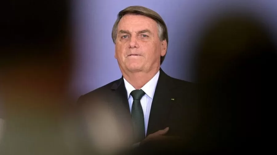 ‘Santa Eleição’ converte Bolsonaro, que pregava que auxílios geram vagabundos