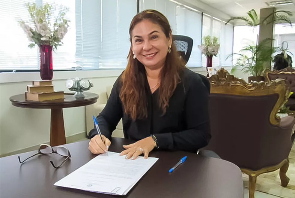 Desembargadora Waldirene Cordeiro assume governo do Estado do Acre