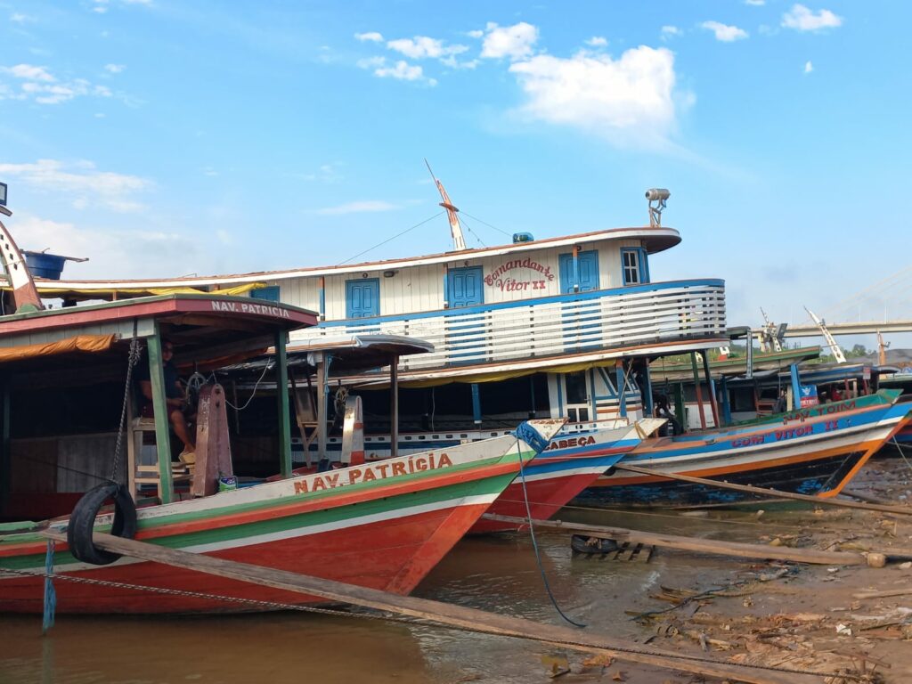 Estiagem do Rio Juruá prejudica navegação de balsas e embarcações