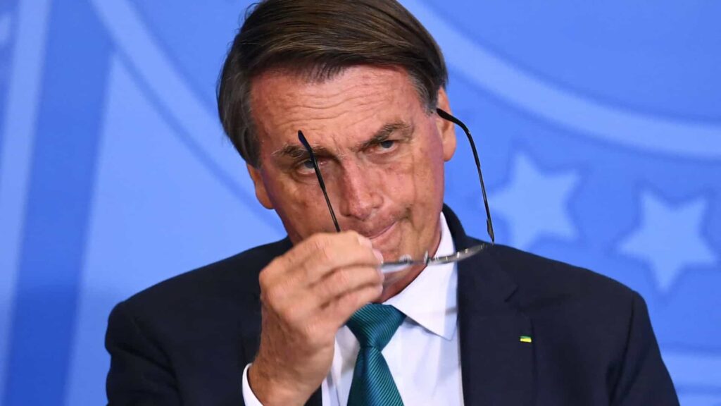 Bolsonaro registra candidatura no TSE e declara R$ 2,3 milhões em bens