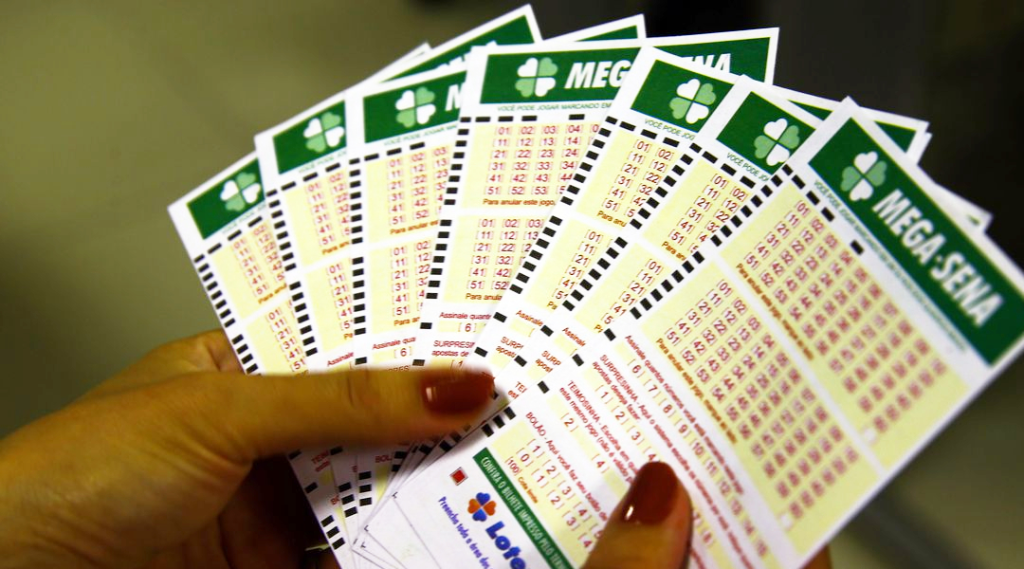 Mega-Sena acumulada deve pagar hoje prêmio de R$ 130 milhões