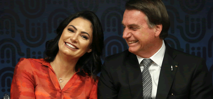 Michele Bolsonaro chega ao Acre para participar de evento de campanha