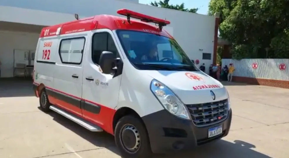 Bateria de carro explode em oficina do Deracre e servidor tem olhos e ouvidos feridos