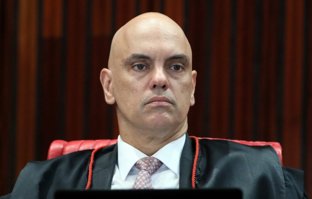 Moraes manda PM desbloquear estradas e prender responsáveis