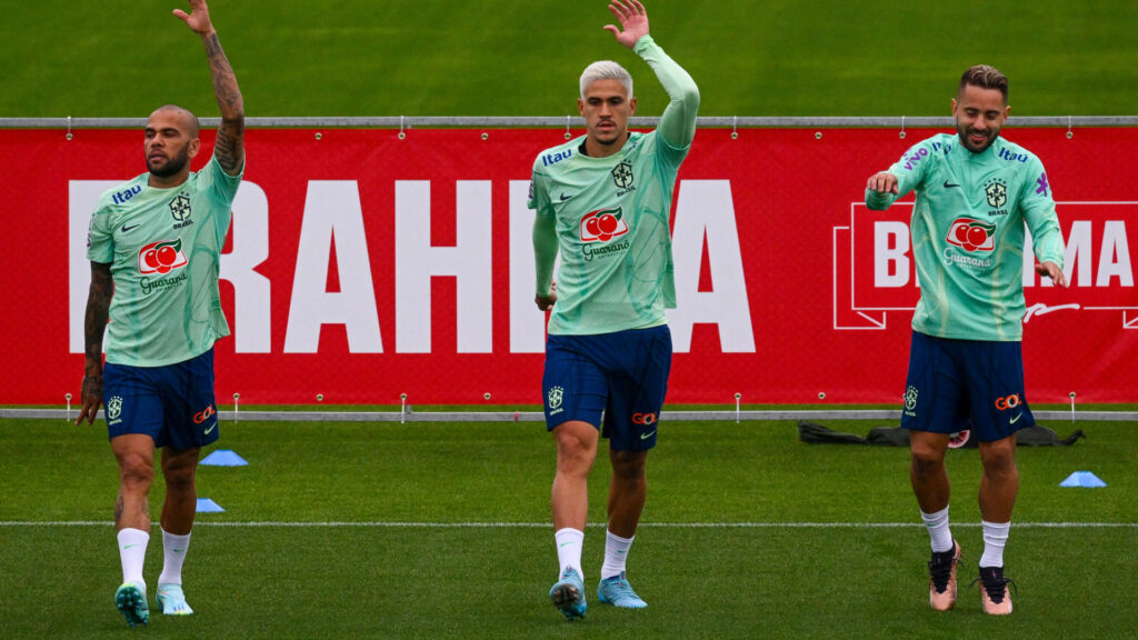 Seleção brasileira faz em Turim 1º treino de preparação para Copa sem Neymar