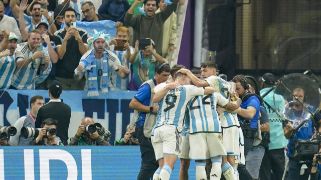 Messi e Álvarez ‘aniquilam’ Croácia e colocam Argentina na final