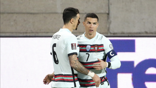 “Quando CR7 não está em campo, Portugal joga mais em equipa”