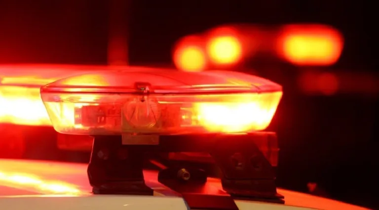 Mulheres brigam em fila de supermercado e uma acaba ferida a golpe de faca no AC