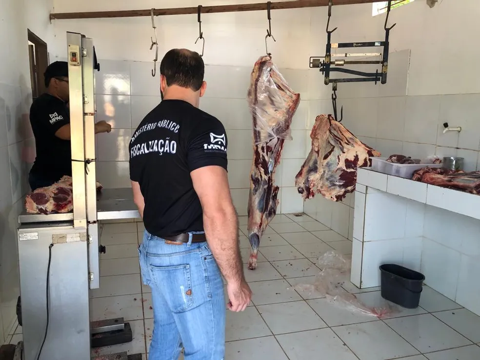 Mais 70 quilos de carne imprópria para consumo são apreendidos em açougue de Tarauacá