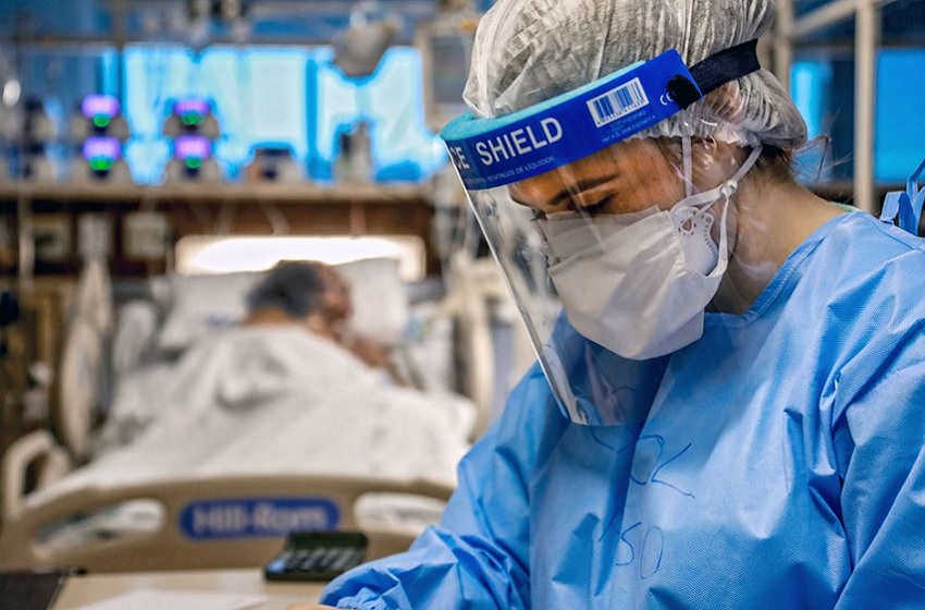 Surto de Covid na China pode levar a nova onda no Brasil, diz infectologista