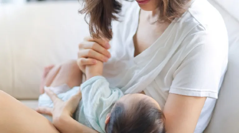 Amamentação reduz risco da malária em bebês de Cruzeiro do Sul