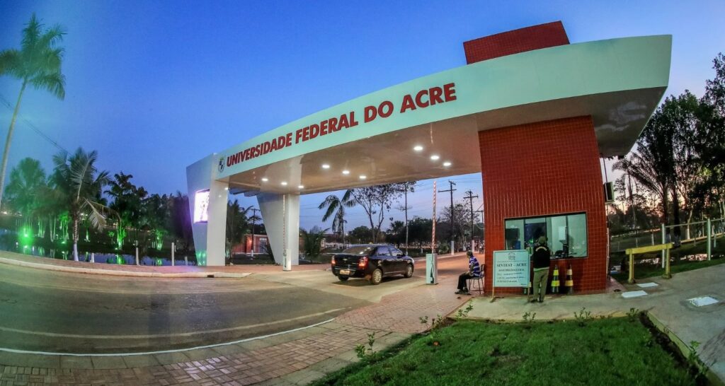 Governo do Acre e Ufac firmam parceria para implantar laboratório de solos no estado