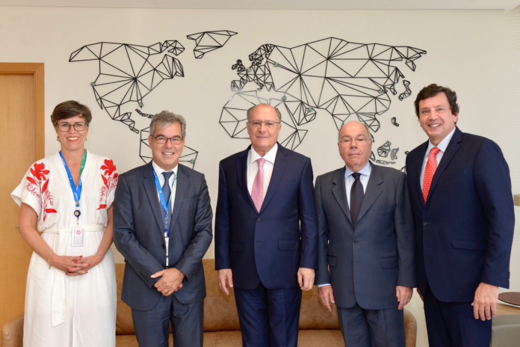 Jorge Viana toma posse como presidente da Apex e pretende marcar encontro com Gladson