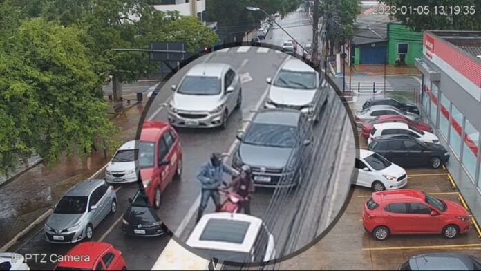VÍDEO: Policial militar é assaltada em semáforo no centro de Rio Branco