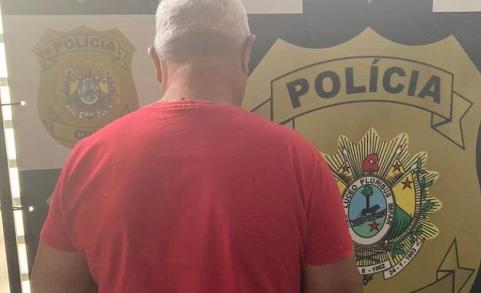 Idoso que pediu para ser atendido por ‘delegado branco’ é solto em audiência de custódia