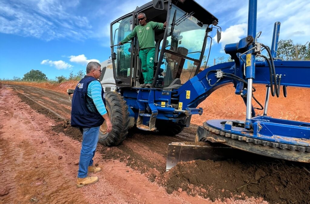 Em Cruzeiro do Sul, Deracre enfrenta chuvas e leva melhorias de acesso para ramais do Juruá