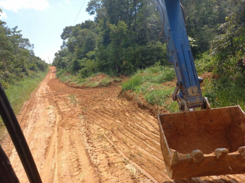 Deracre realiza melhorias no Ramal do Elias em Rodrigues Alves