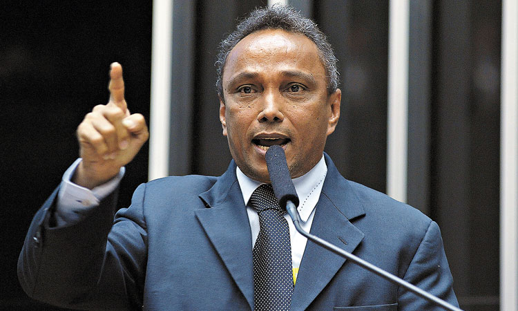 Sibá mostra que ainda tem prestígio com Lula e indica superintendente dos Correios no Acre