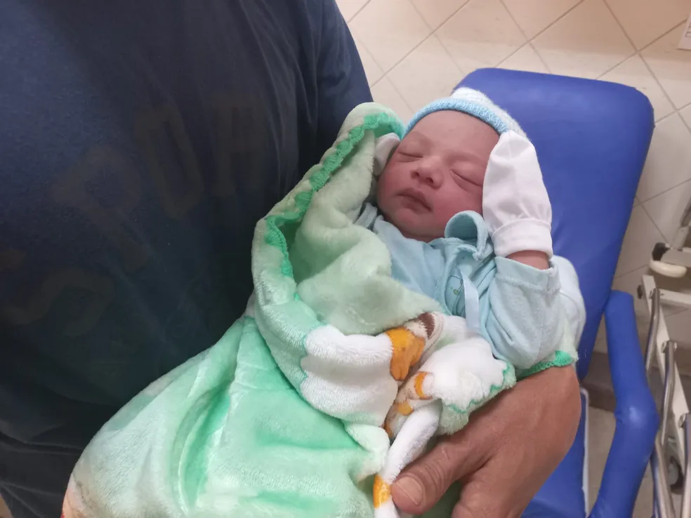 Primeiro bebê a nascer em 2023 no Acre é menino e pesa mais de 3 quilos