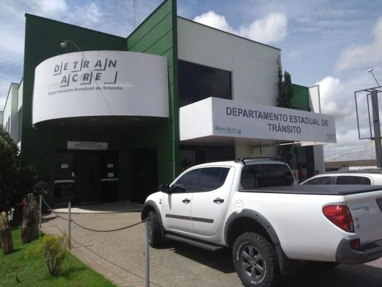 Mais de 1,2 mil ex-servidores provisórios do Detran e Depasa receberão indenização