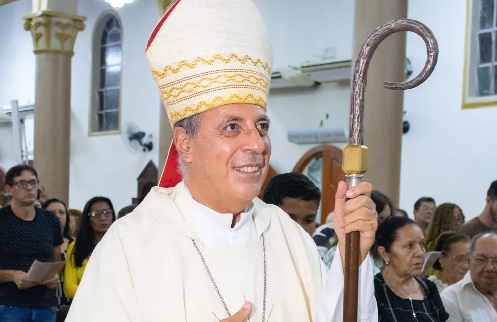 Bispo da Diocese de Rio Branco passa mal e é internado na UTI do hospital Santa Juliana