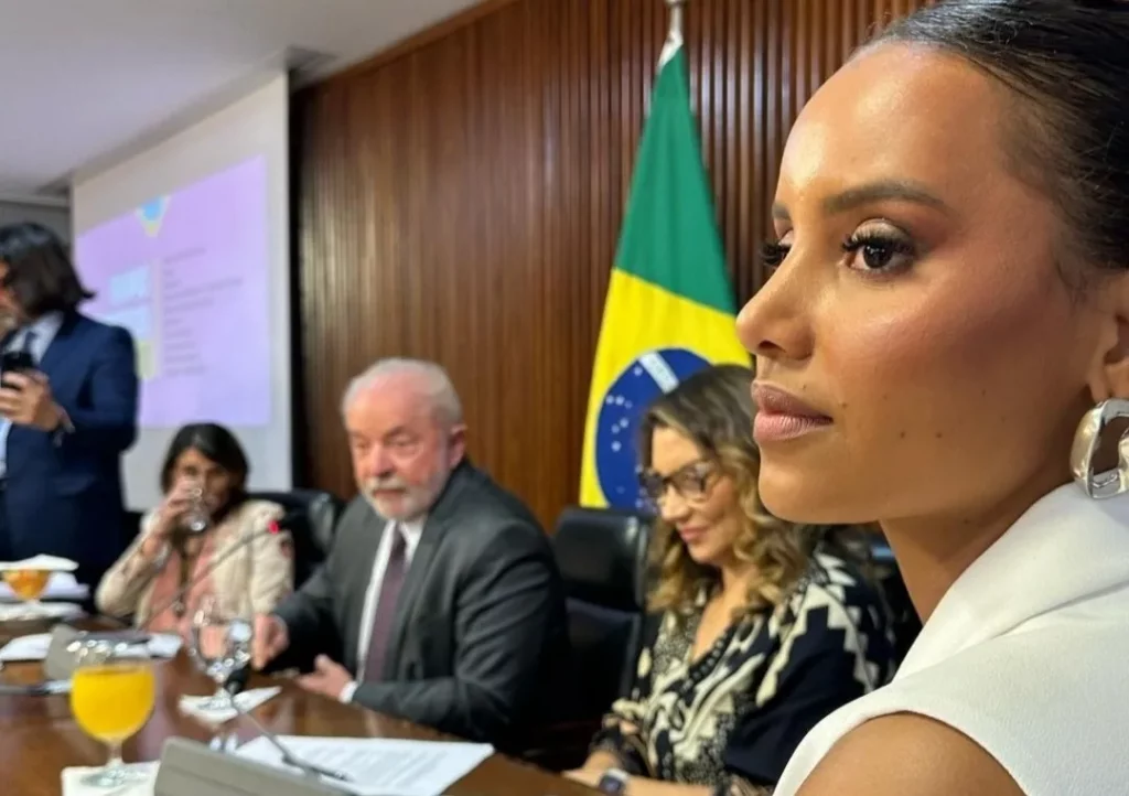 Gleici Damasceno se encontra com Lula em Brasília: “Seguimos resistindo”