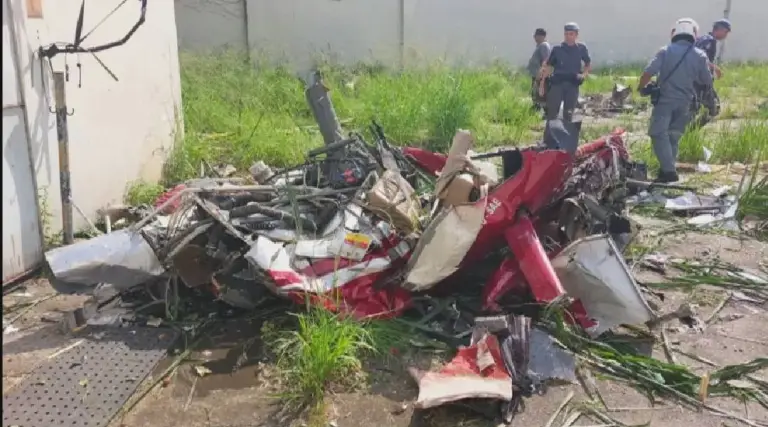 Helicóptero cai na região da Barra Funda e deixa quatro mortos em São Paulo