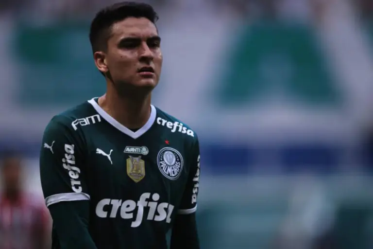 Atuesta, do Palmeiras, rompe o ligamento do joelho e terá de passar por cirurgia