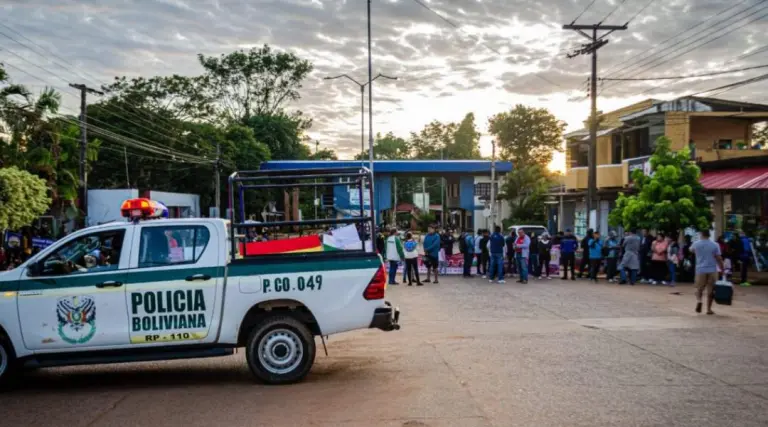 Pela 2ª vez em março, protesto de professores bolivianos fecha a fronteira entre Acre e Bolívia